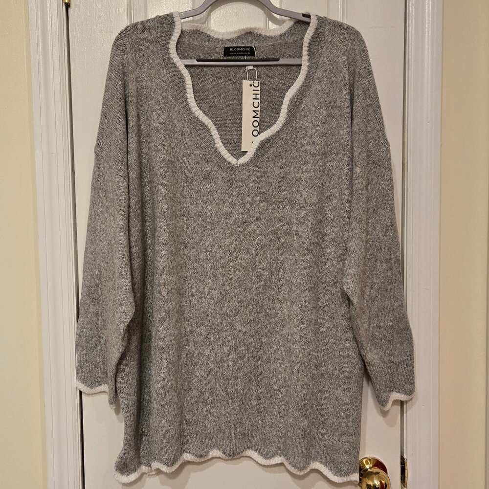 NWT BloomChic gray sweater with white trim - Size 22/24 - Picture 2 of 6